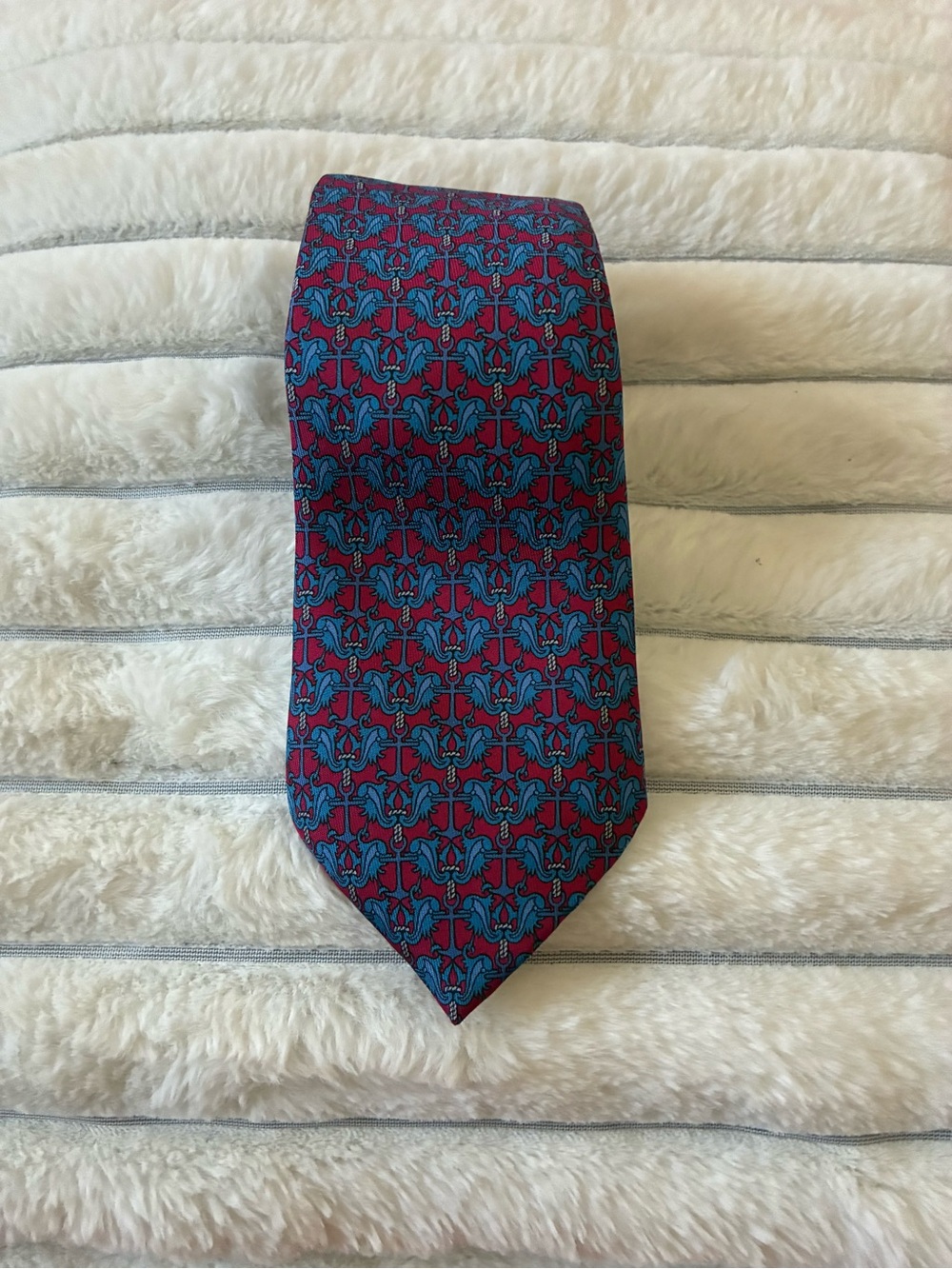 Hermes Tie Mens 7255 MA Silk Tie – Red Fleur-de-Lis Heraldic Pattern